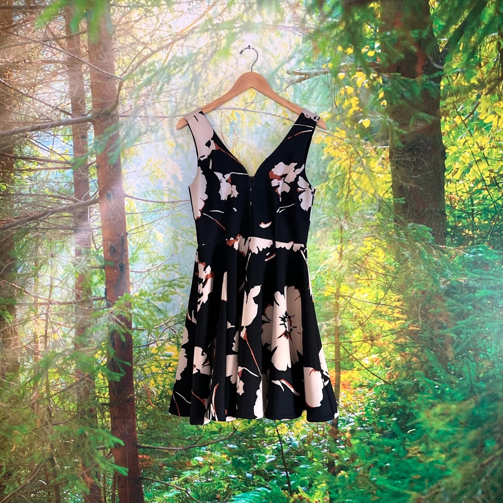 Anthropologie Maeve Dress in Navy Blue with a Cream and Tan Floral Print Size 8